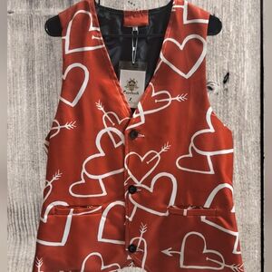 🌺 2/$20. NWT Men's Heart Vest perfect for Valentine's Day, Size L. (B11)